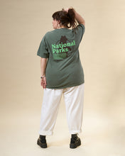 画像をギャラリービューアに読み込む, PARKS PROJECT Our National Parks Puff Print Pocket Tee| AP001010