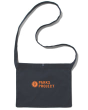 画像をギャラリービューアに読み込む, PARKS PROJECT Logo Sacoche｜PP23SS-018
